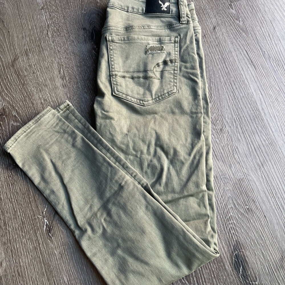 💚 Women’s Super Stretch Green Ripped American Eagle Jeans/Jeggings size 6 💚